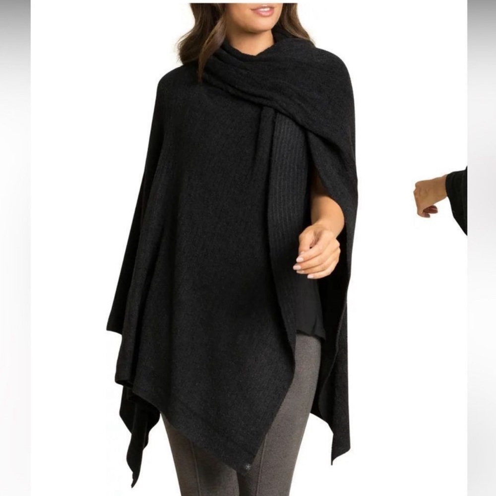 Barefoot dreams cozy chic travel wrap - one size
